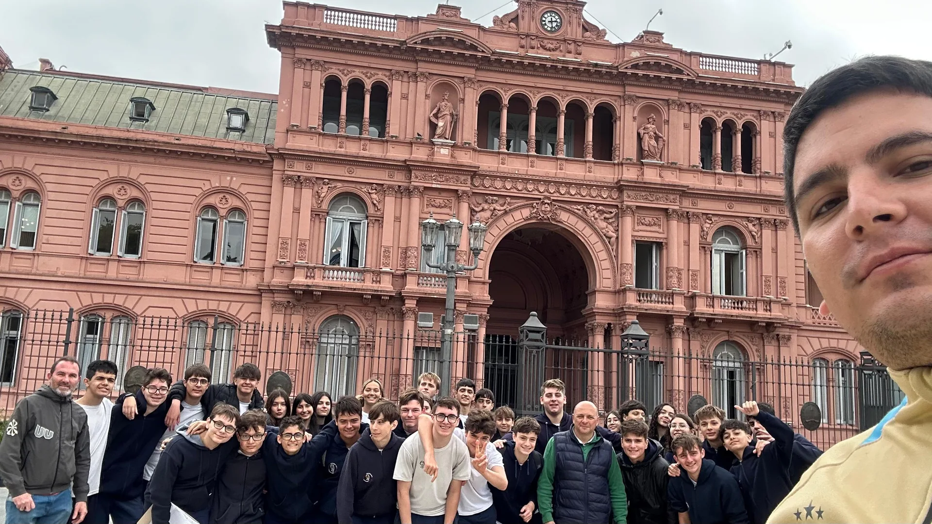 Grupo de estudiantes durante una salida educativa
